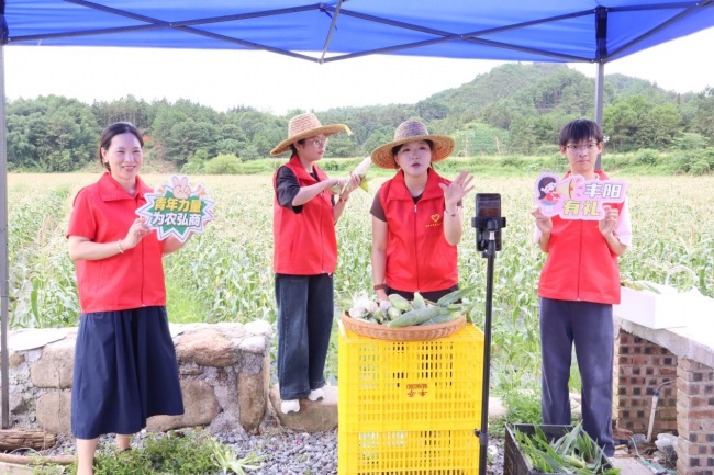 田间直播间赋能乡村产业！广工程学子赴连州丰阳助力百千万工程