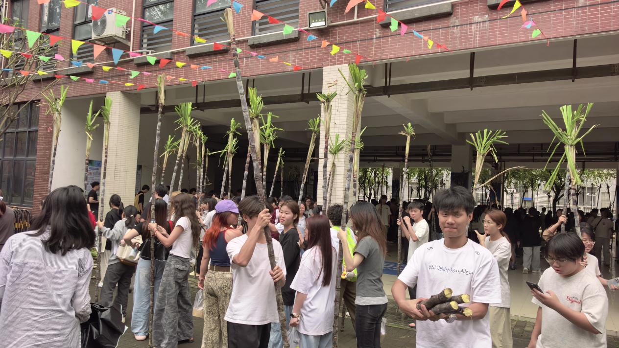 广州校区发放现场.jpg